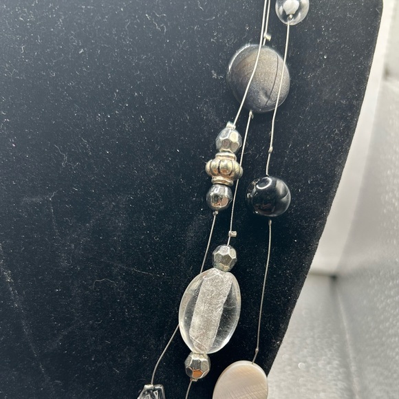 Beautiful Black and White Stone Necklace 11” Length - Picture 2 of 3